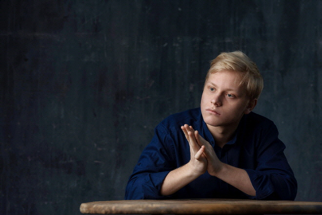 알렉산더 말로페예프 프로필 3.jpg