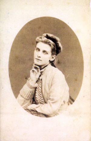 julia schumann.jpg