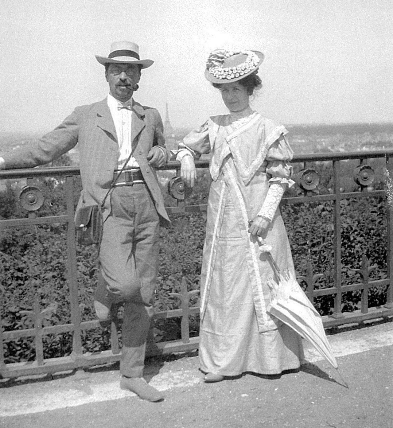 Kandinsky-Gabriele-Munter-in-st-cloud-auf-der-parkterrasse-1906-07 (1).jpg