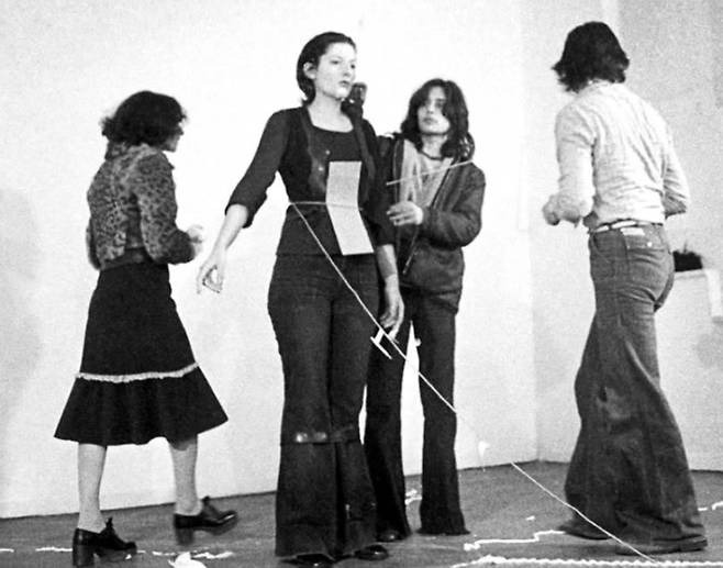 마리나 아브라모비치리듬2.jpg