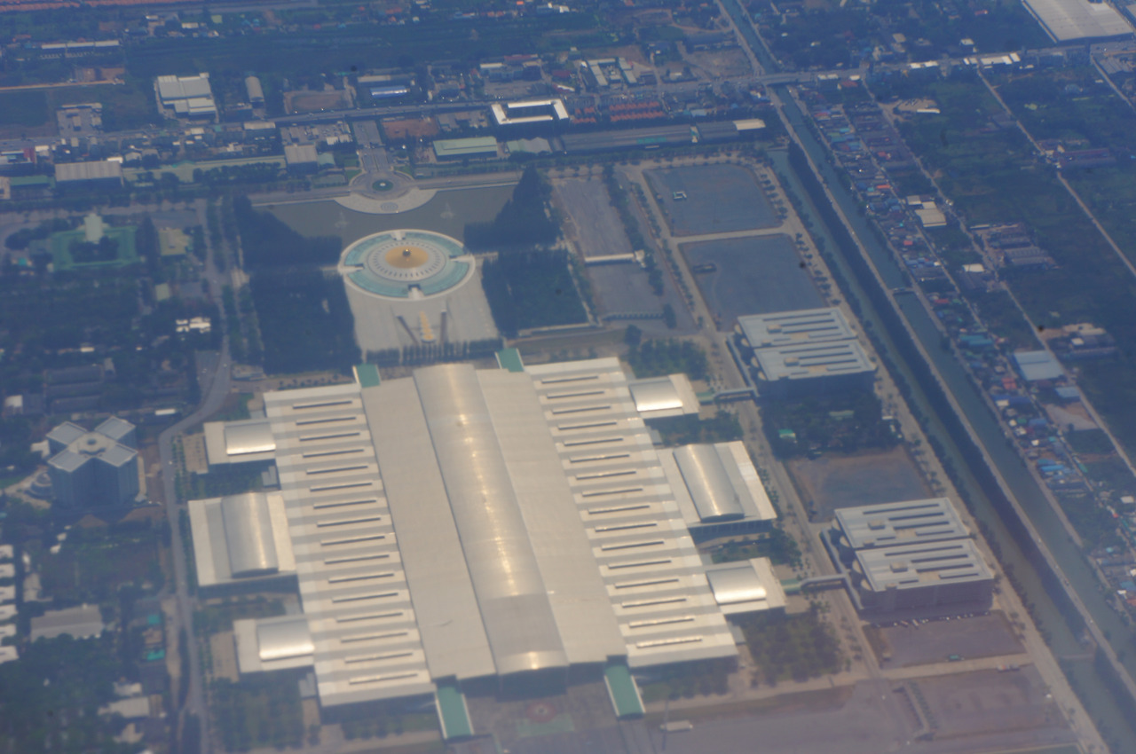 201701_Aerial_Photo_of_Wat_Phra_Dhammakaya.jpg