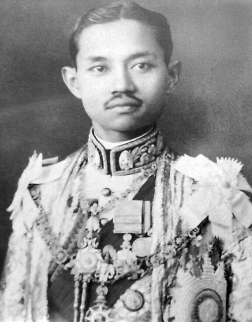 King_Prajadhipok_portrait_photograph.jpg