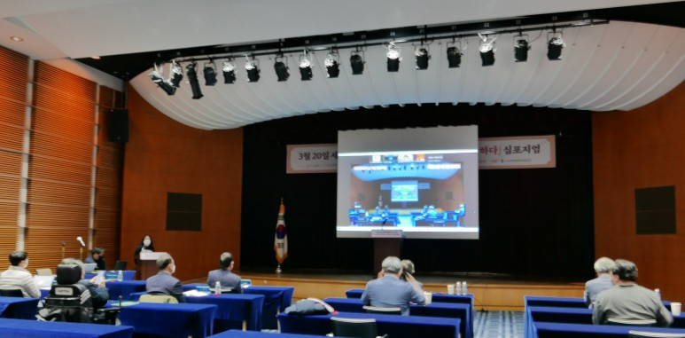심포지엄_전경.jpg