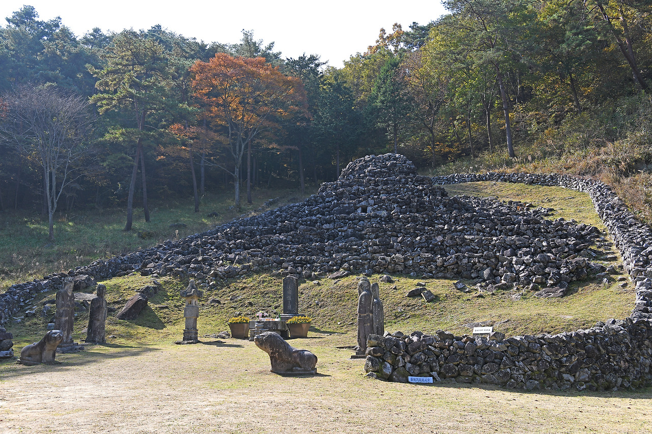 주변관광지_전 구형왕릉2.jpg