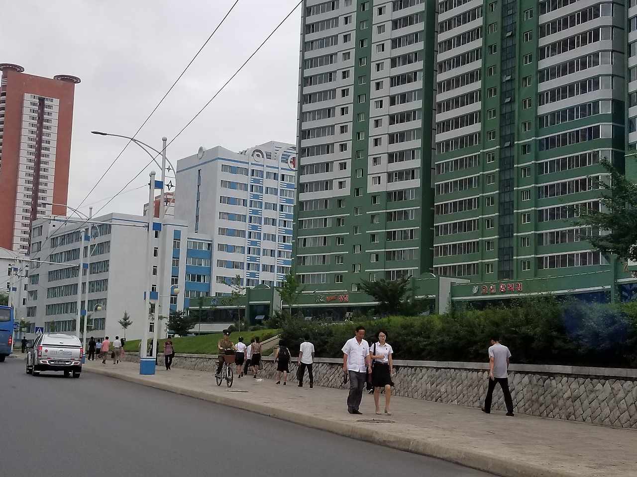 브런치 5회 거리와 도보 사람들.jpg