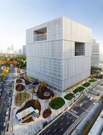 Amorepacific-launches-its-third-era-headquarters-in-Yongsan_wrbm_large.jpg