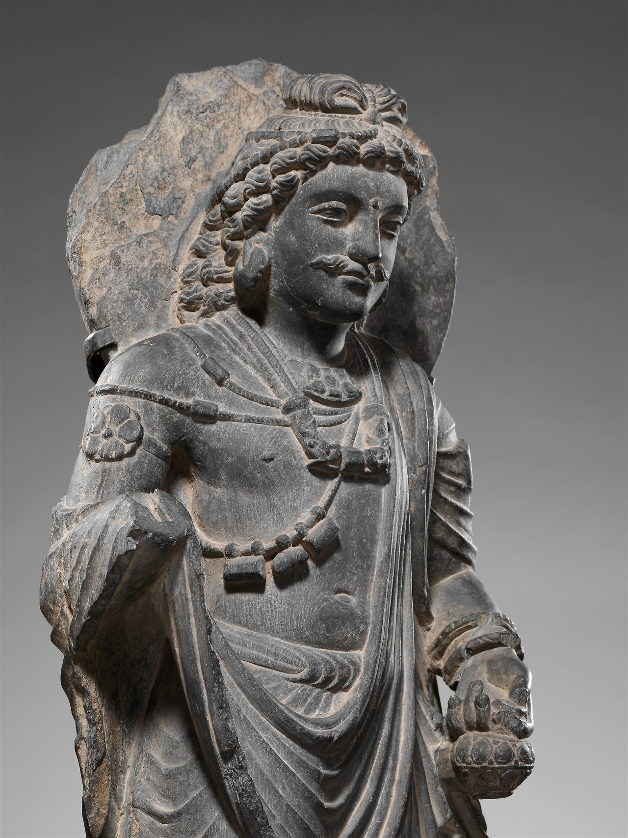 간다라 미륵입상보살(미래불)_약 3세기_메트로폴리탄뮤지엄_오픈액세스 (2).jpg