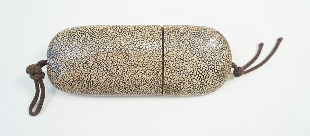 안경집_물고기 껍질.jpg