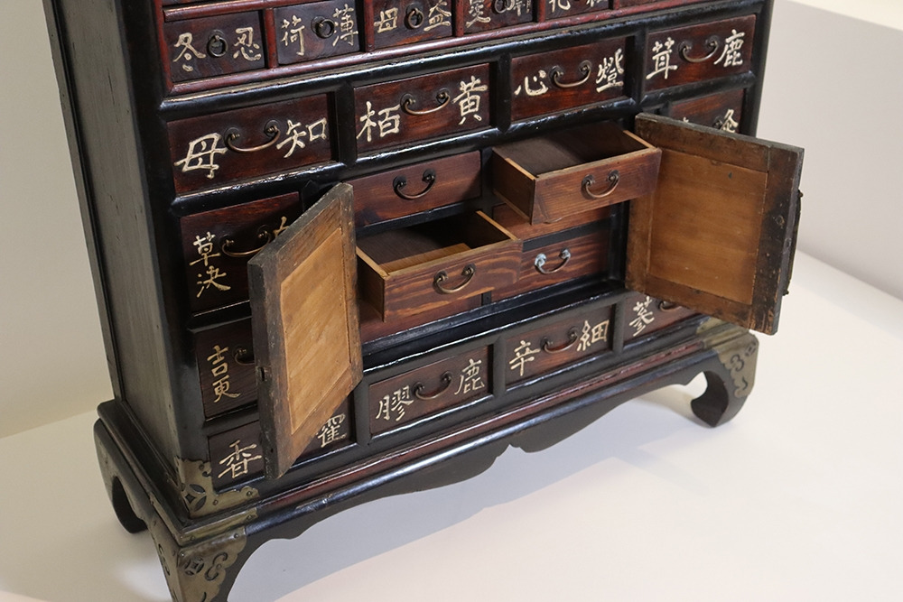 여닫이 안 서랍 6개(2) 사본.jpg