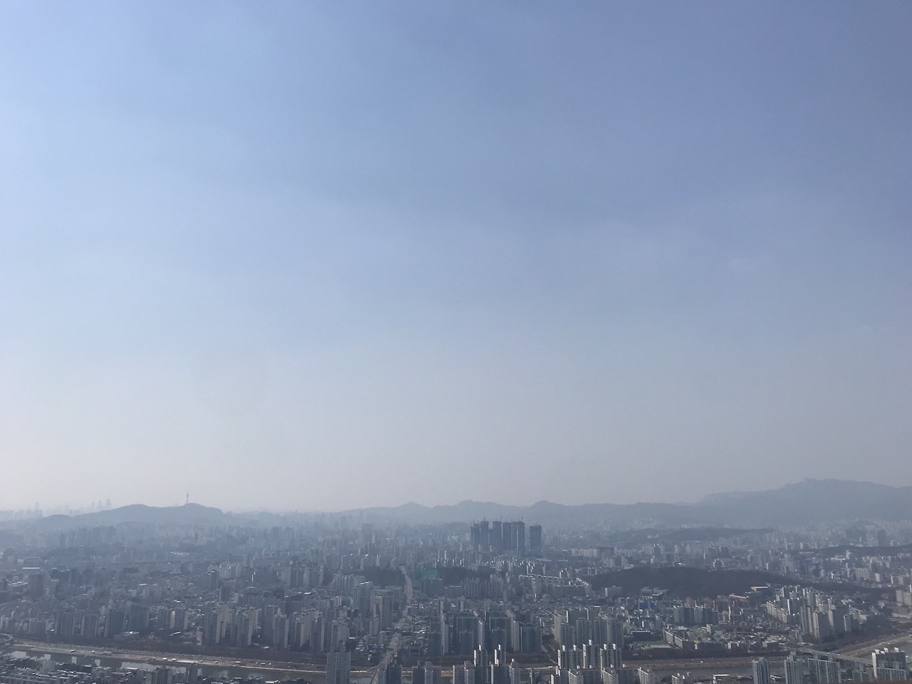 아차산 정상 풍경.jpg