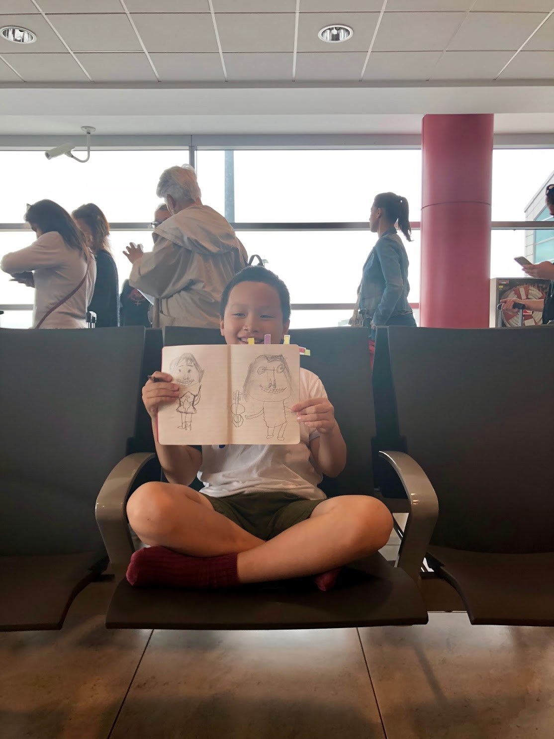 프라하_프라하공항_민이 그림 ^^;.jpg