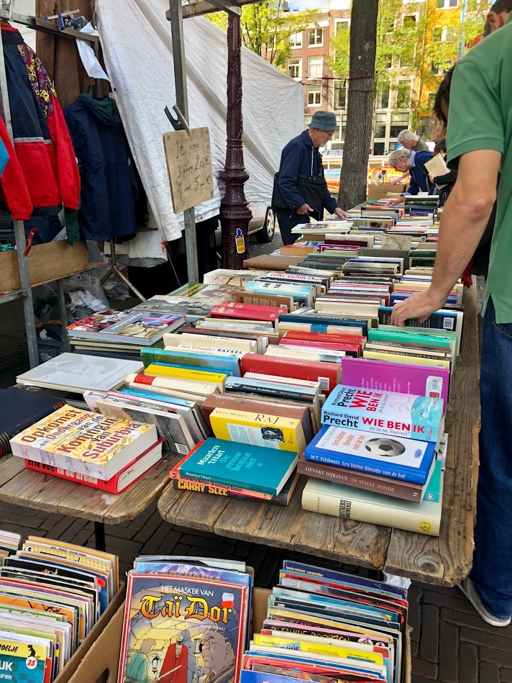 암스테르담_노천 시장_책.jpg