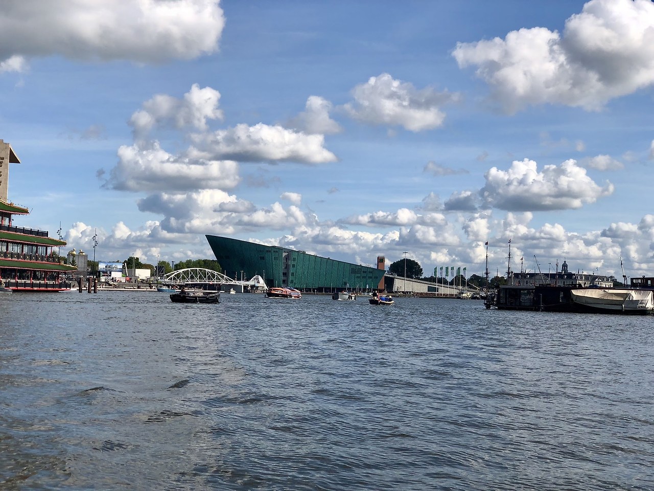 암스테르담_운하 크루즈 타면서 만난 건축물들 2.jpg