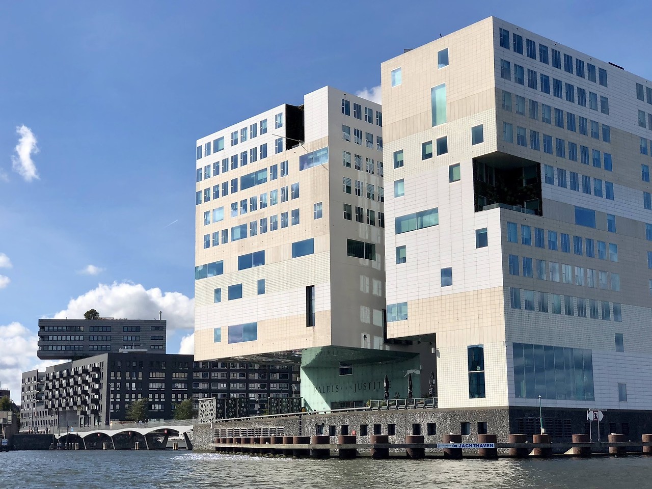 암스테르담_운하 크루즈 타면서 만난 건축물들.jpg