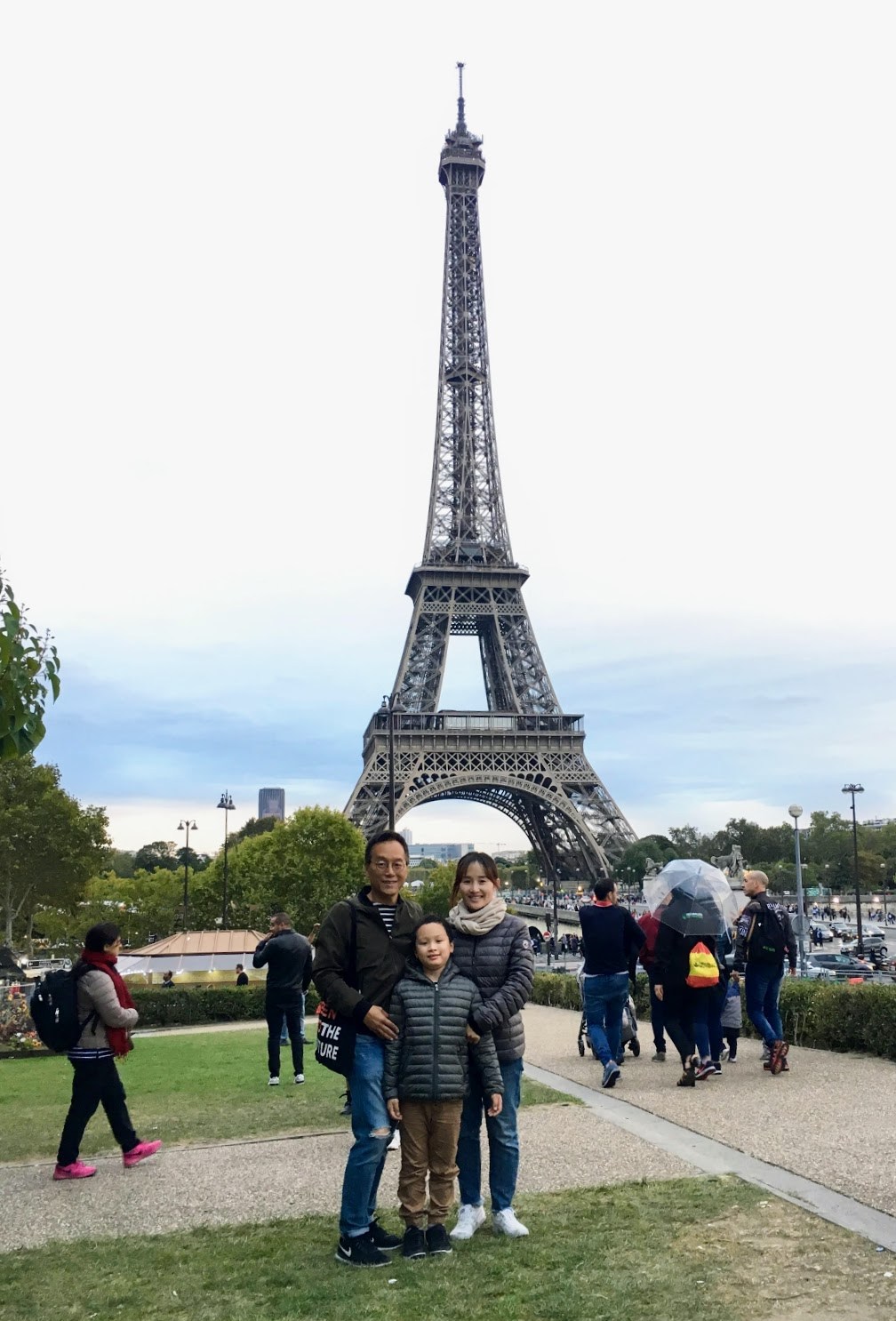 파리_막날 가족사진.jpg