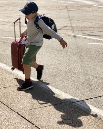 여행가방 들고 1인분 하는 민 군.jpg