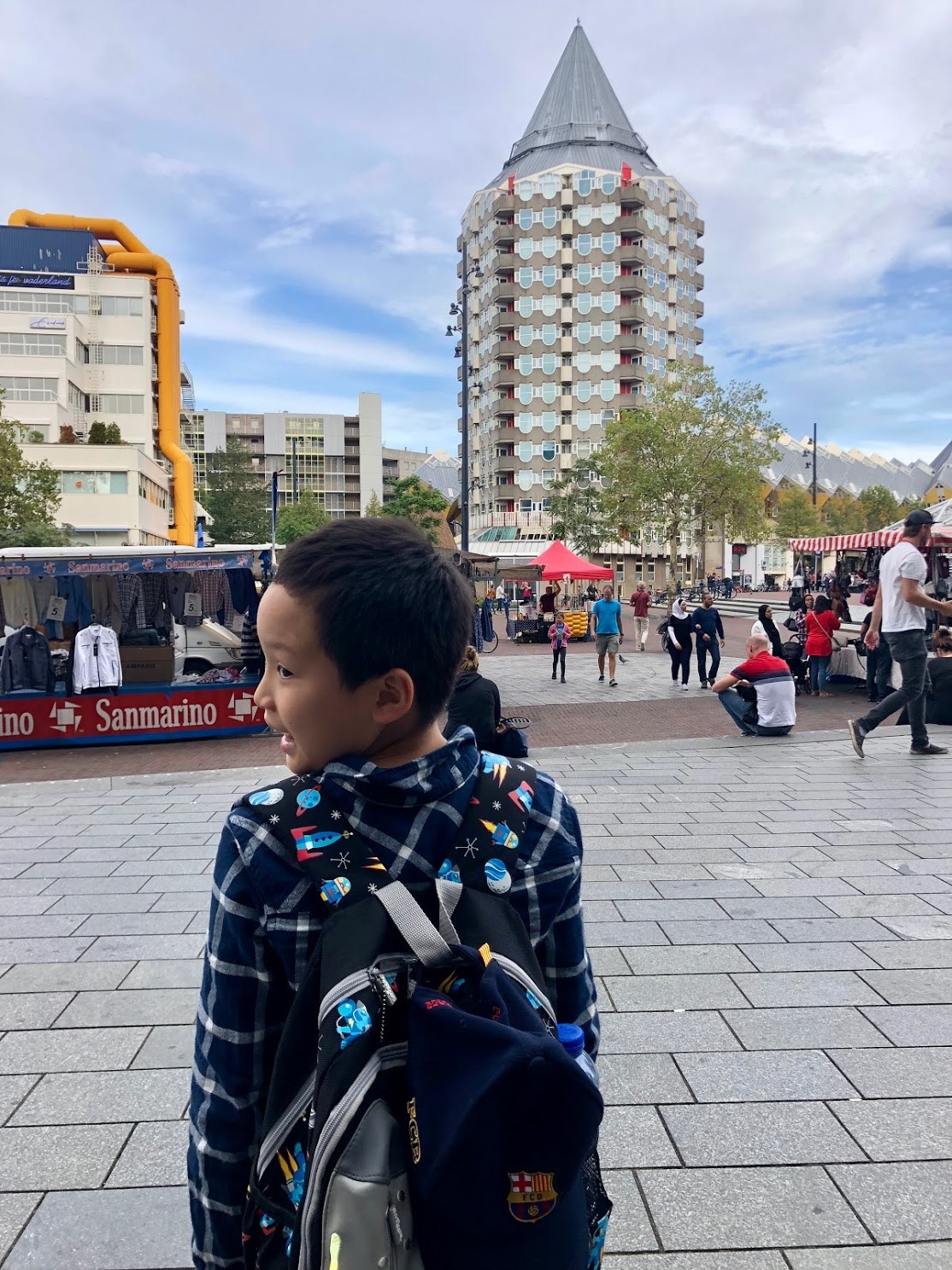 로테르담_펜슬하우스 앞_류민.jpg