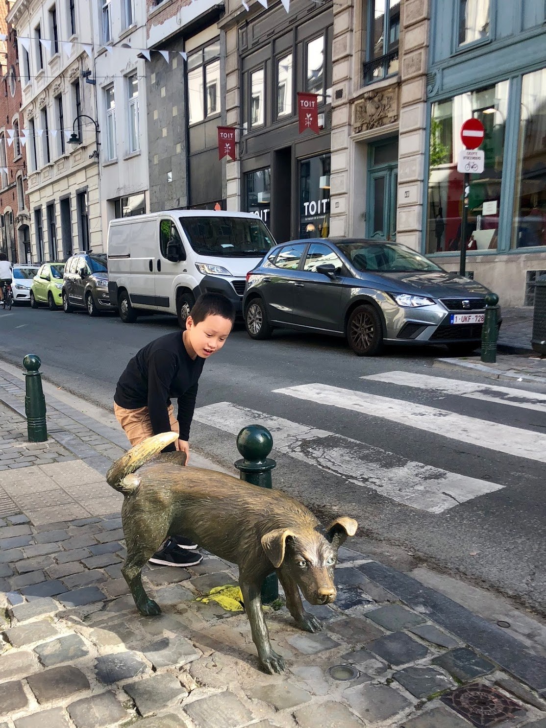 브뤼셀_오줌싸는 개.jpg