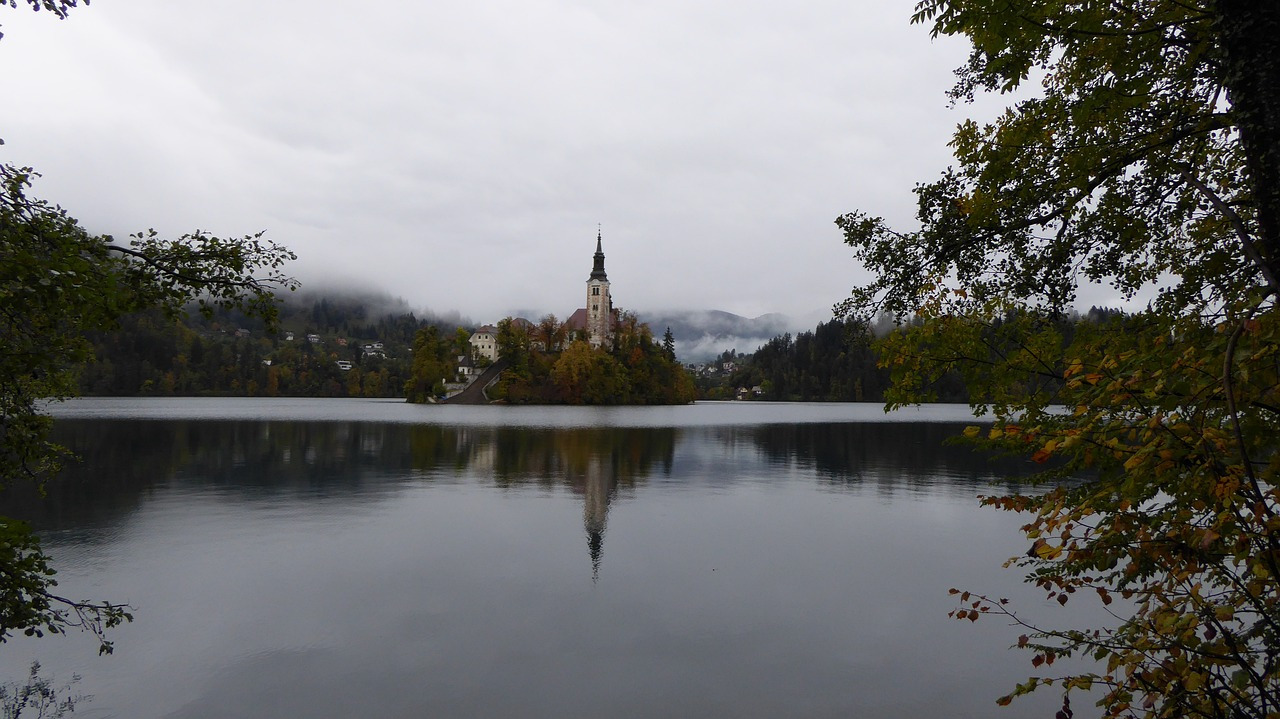 lake-bled-2477500_1280.jpg