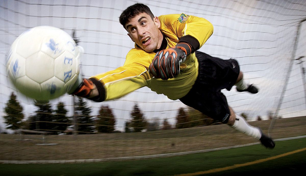 1200px-Soccer_goalkeeper.jpg