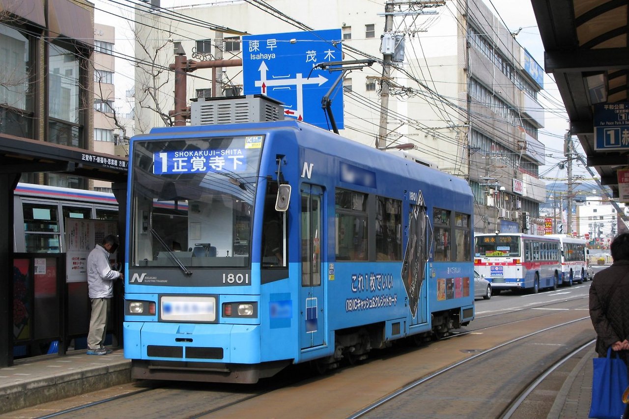 nagasaki-trams-195560.jpg