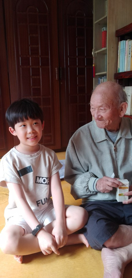 일평선생님과 유안이.jpg