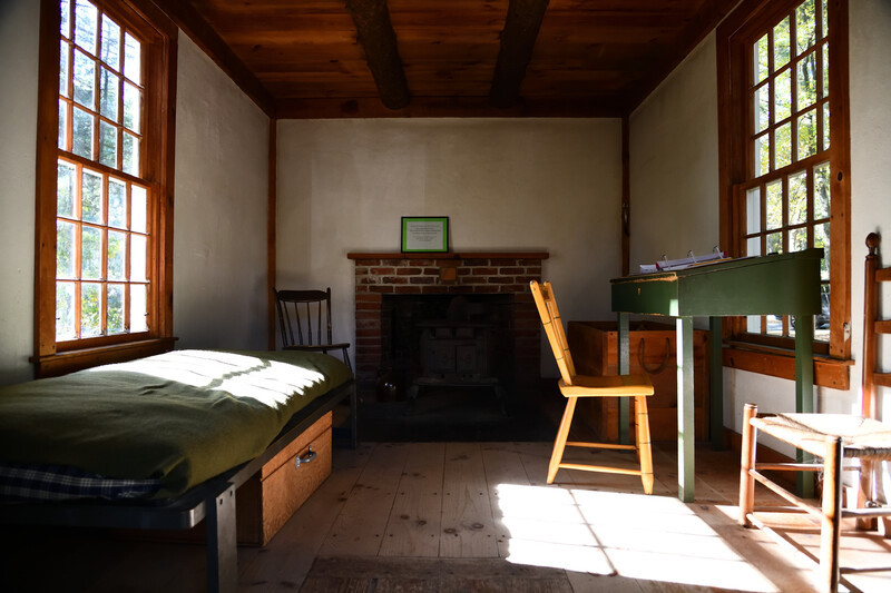 오두막 내부.jpg