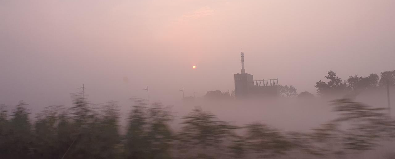 물안개 자욱한 안중.jpg