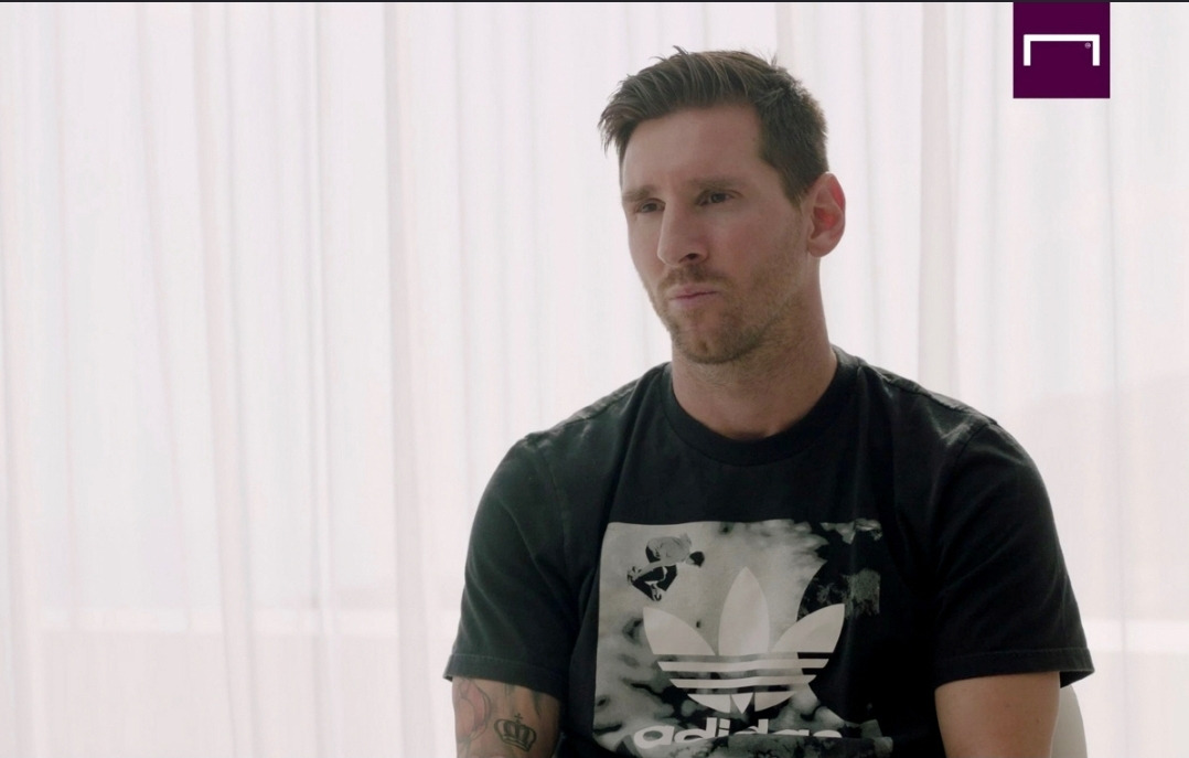 메시 인터뷰 사진(바르셀로나 이적).jpg