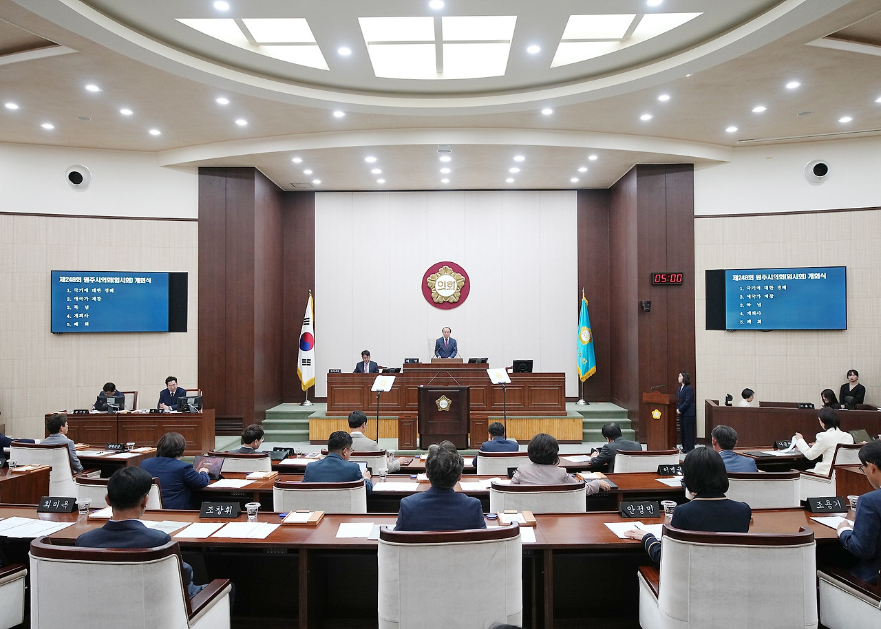 2024.04.18. 제248회 원주시의회(임시회) 제1차 본회의 (9).jpg