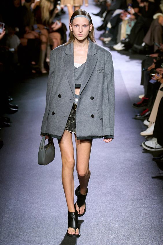 미우미우 2023.jpg