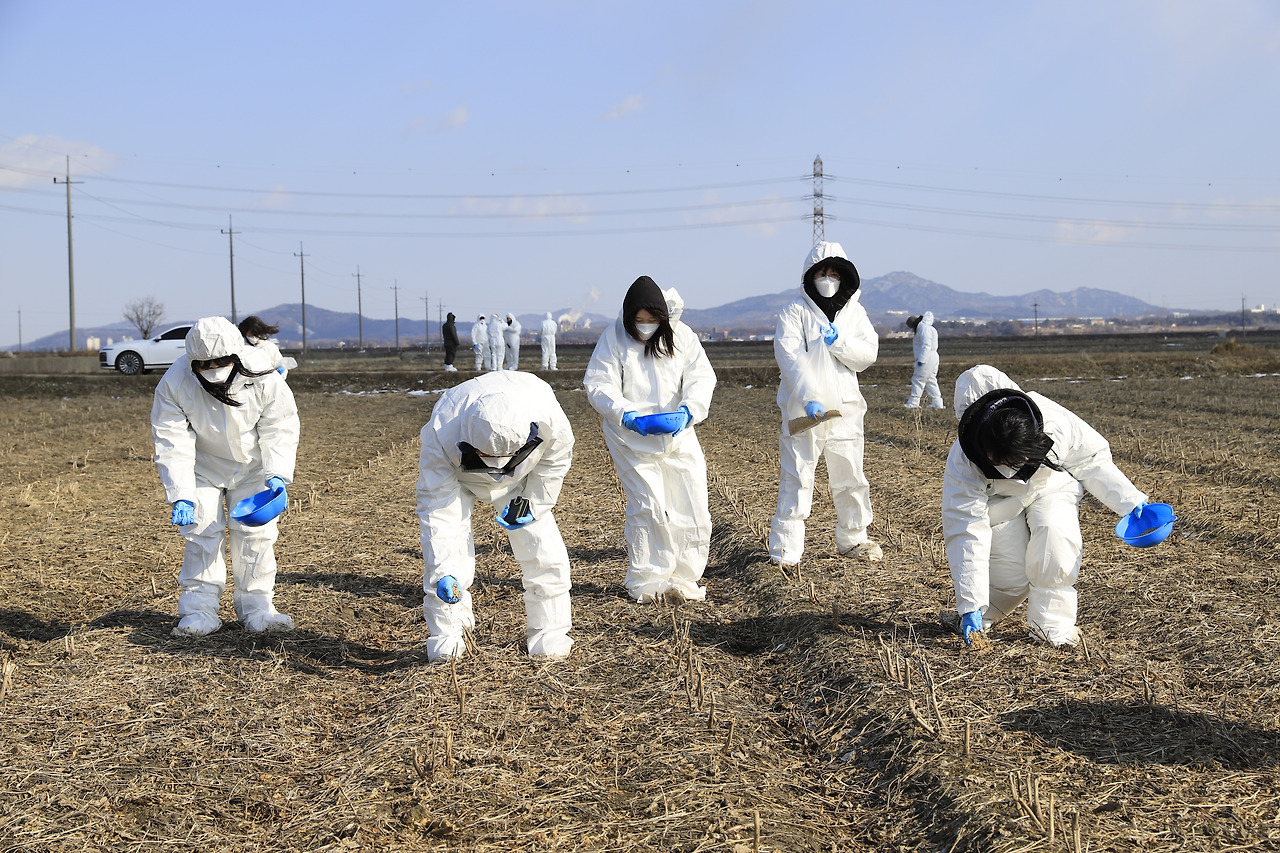 먹이주기 단체1.jpg