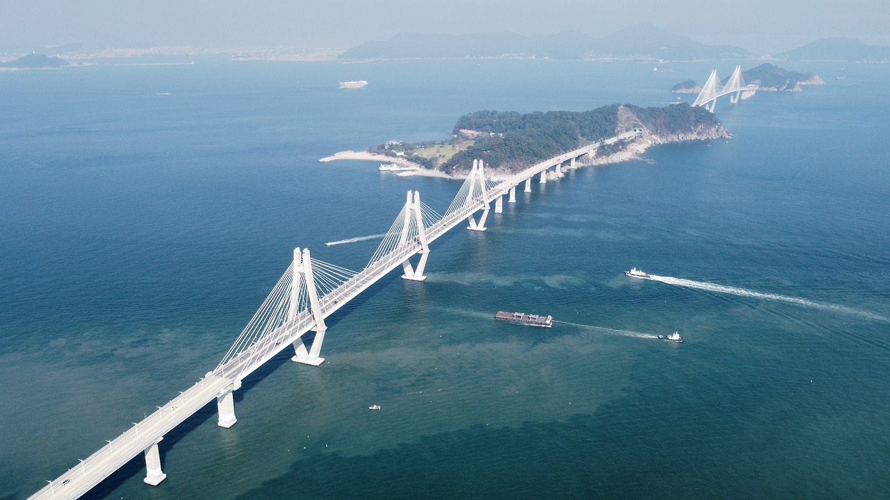 First_Busan–Geoje_Bridge1.jpg