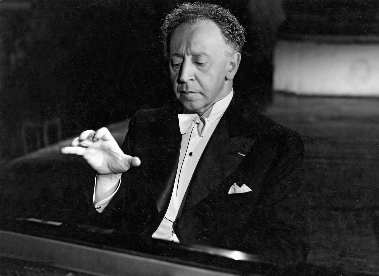 Artur-Rubinstein-piano.jpg