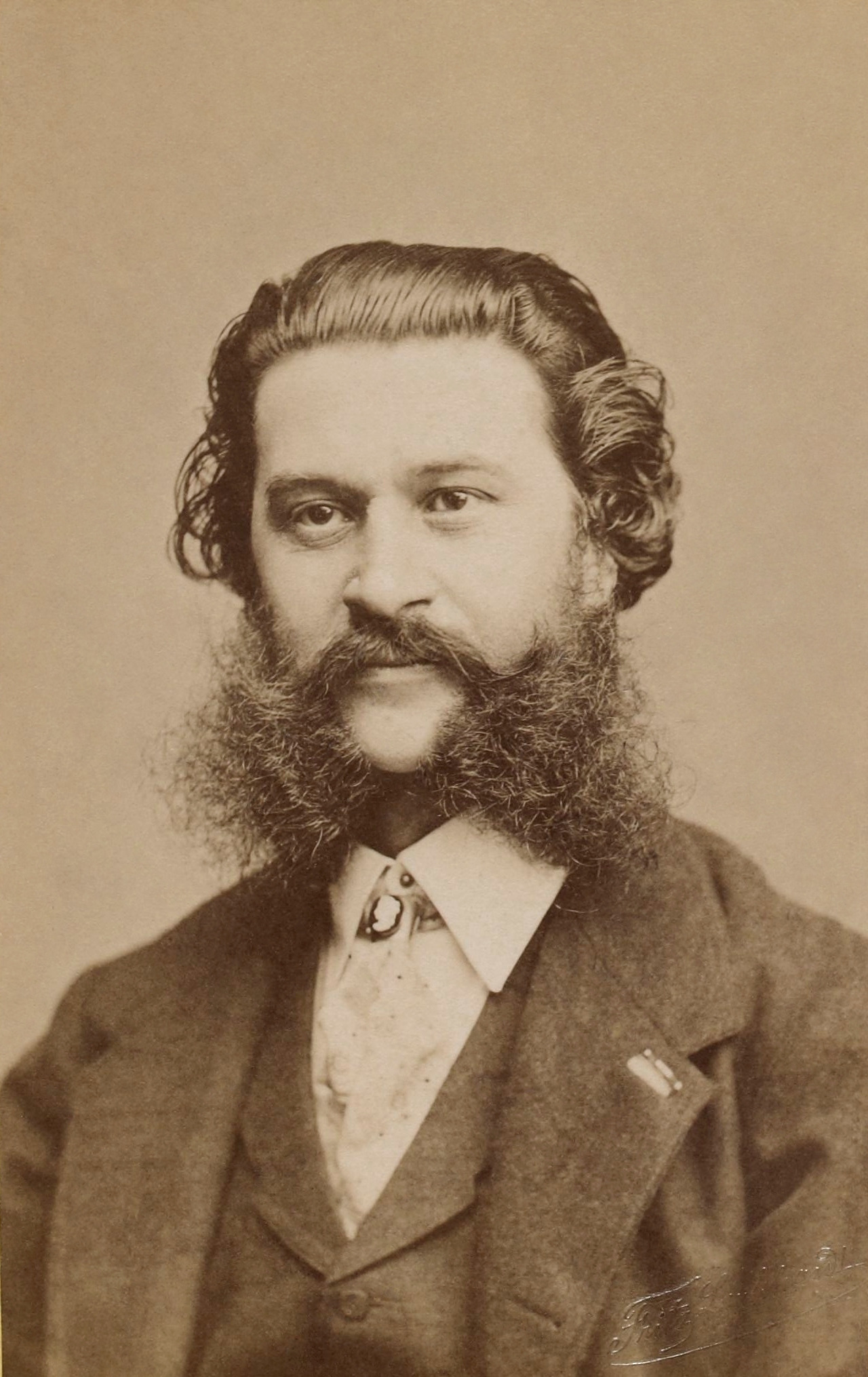 슈트라우스Johann_Strauss_II_by_Fritz_Luckhardt_(cropped).jpg