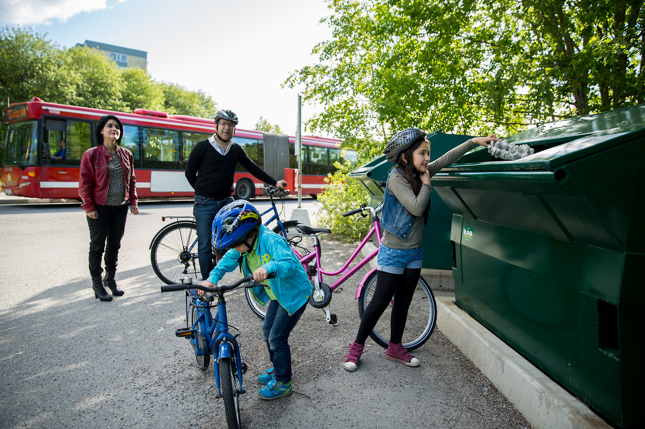 ann-sofi_rosenkvist-family_recycling_trip-4911.jpg