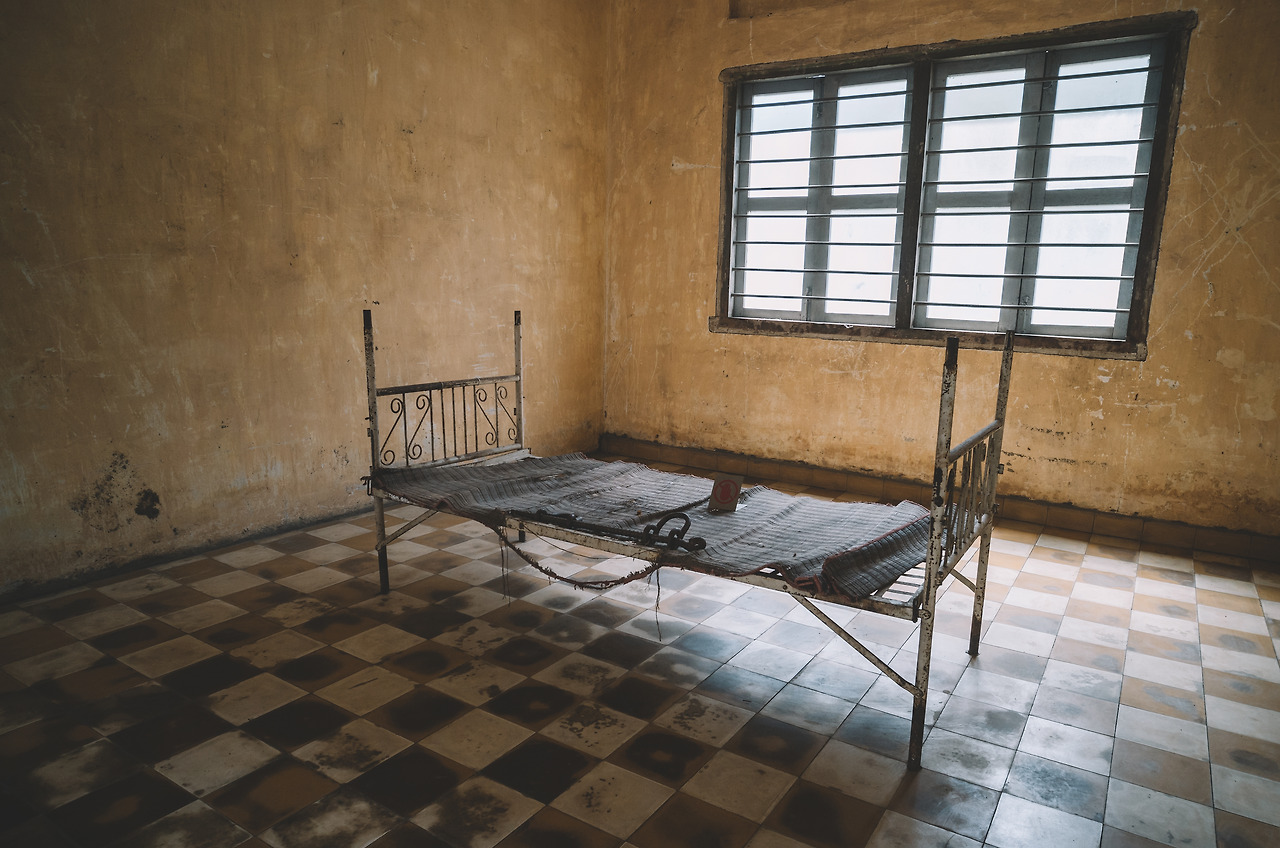 21951693_MotionElements_prison-cell-of-s21-the.jpg