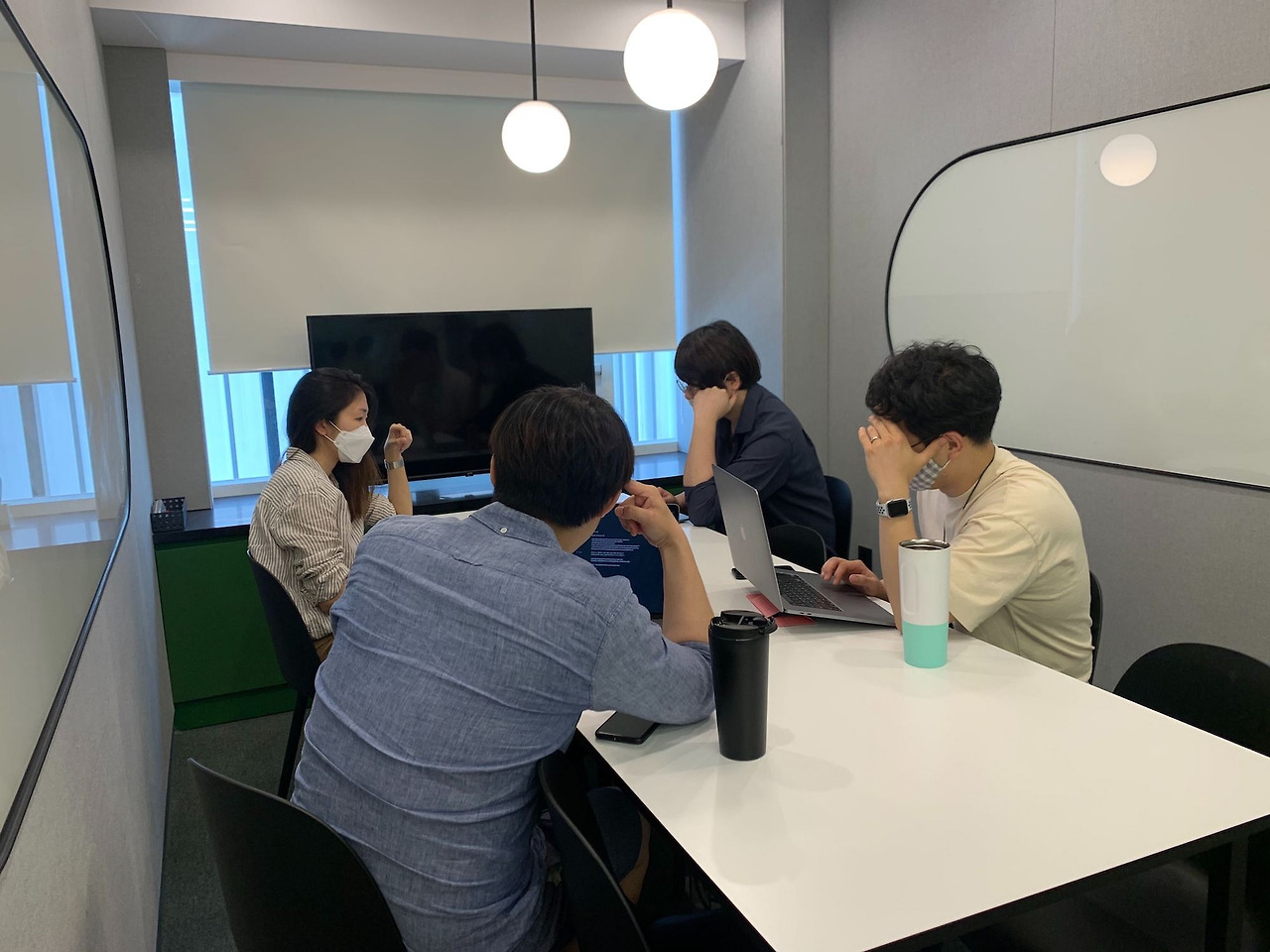 포스타입_오피스_제품팀_회의.jpg