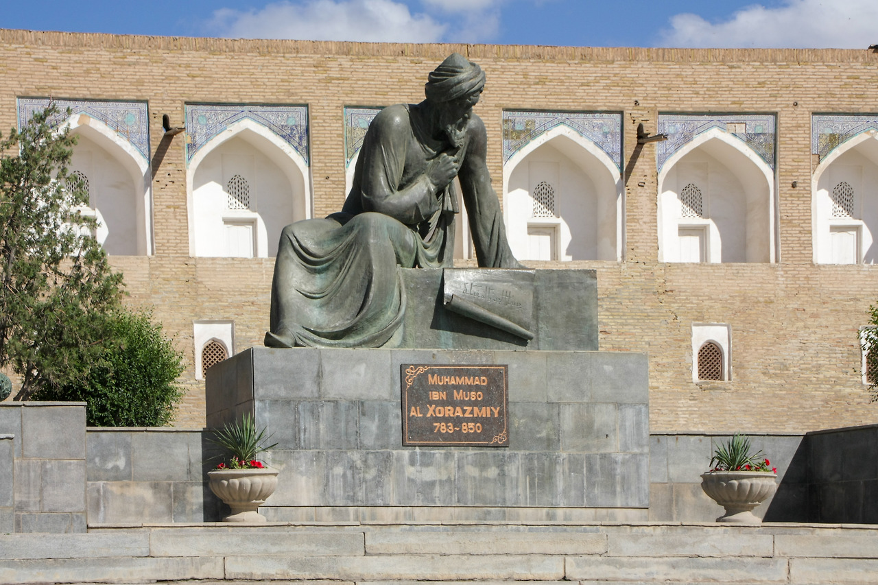Lr_Al-Khwarizmi_sculpture_in_Khiva.jpg