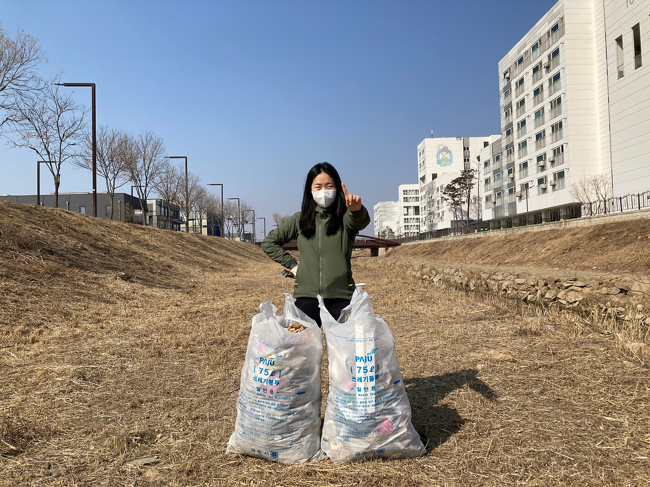 1. 쓰레기 NO 비장한 각오의 산솔.jpg