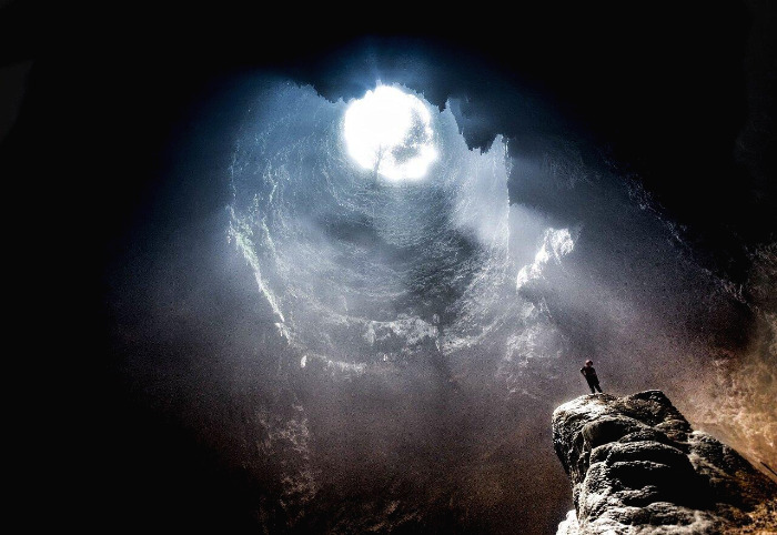 cave-2604672_1920.jpg