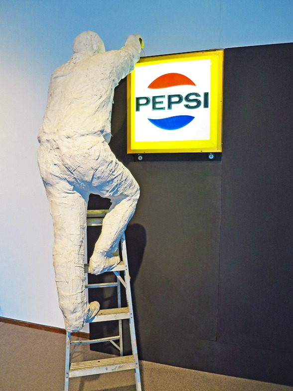 man-installing-pepsi-sign-1973.jpg