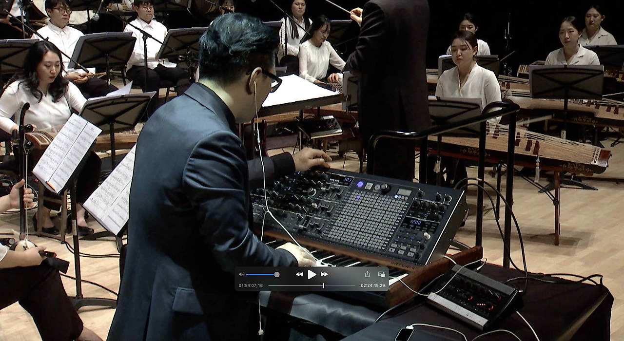 일렉트로닉스_국악관현악 협연장면.jpg
