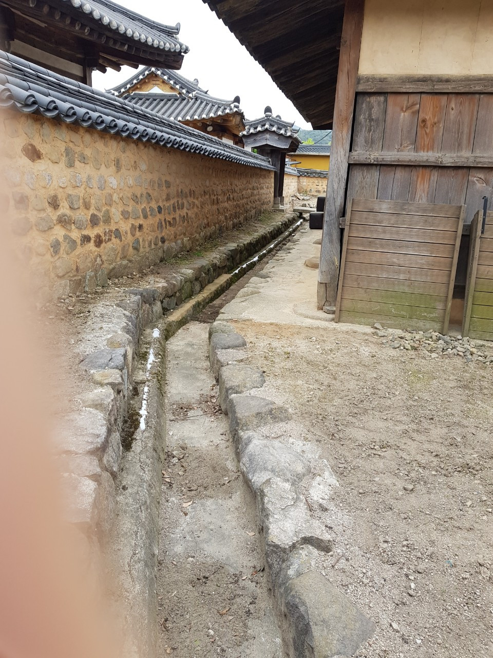 경주최부자댁 수채길.jpg