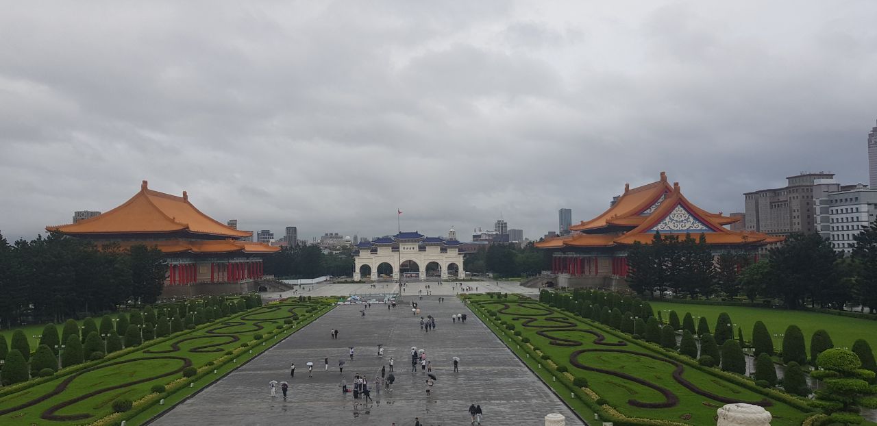 대만(궁정 양쪽 황색지붕.jpg