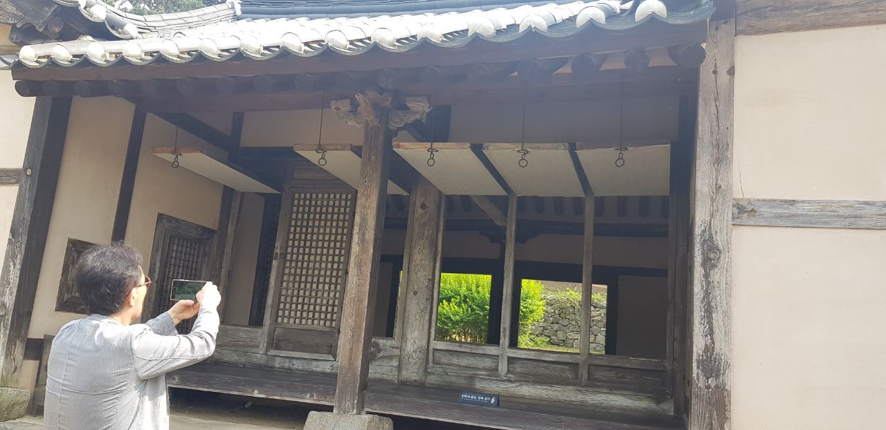 맹사성(대청 툇마루 좌우 온돌방).jpg