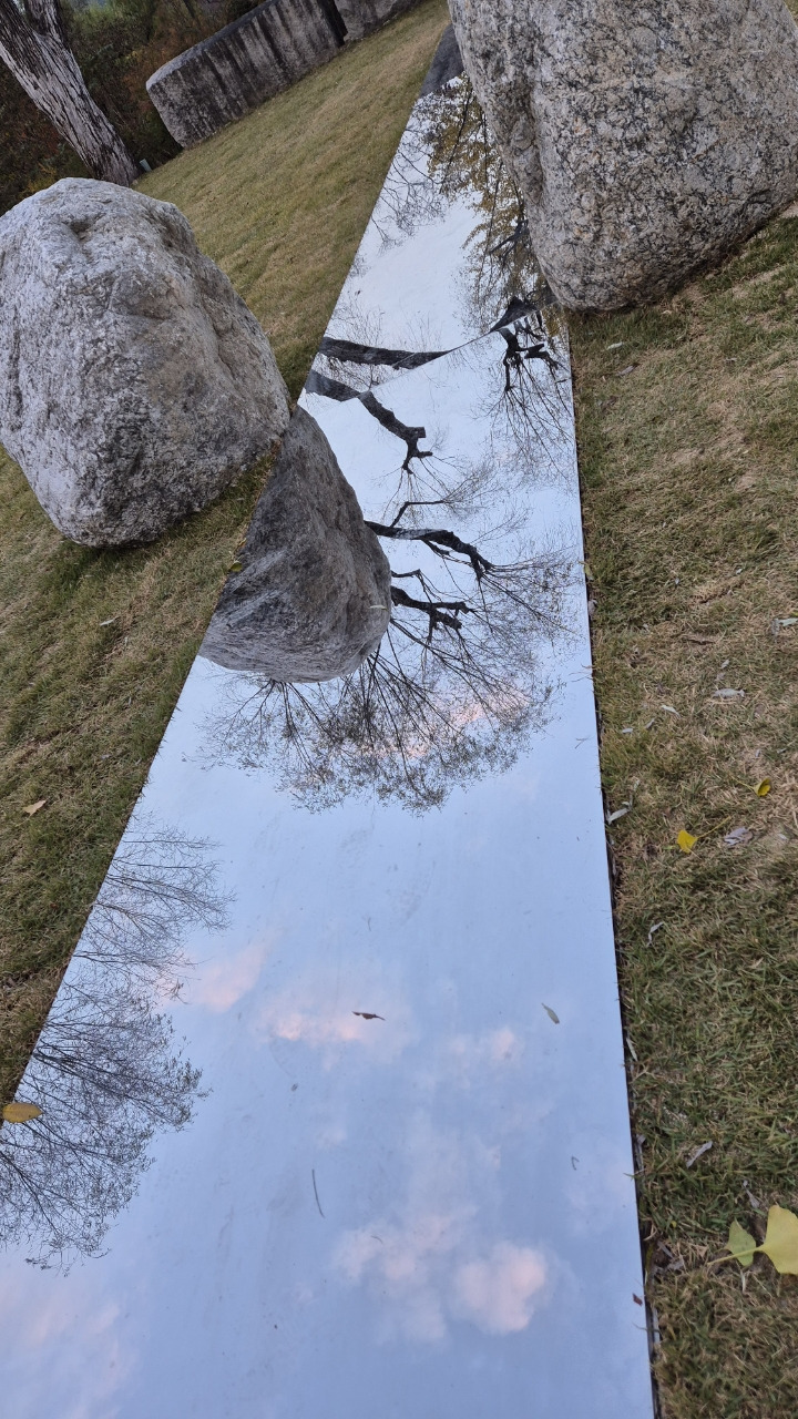 이우환(하늘과 돌길).jpg