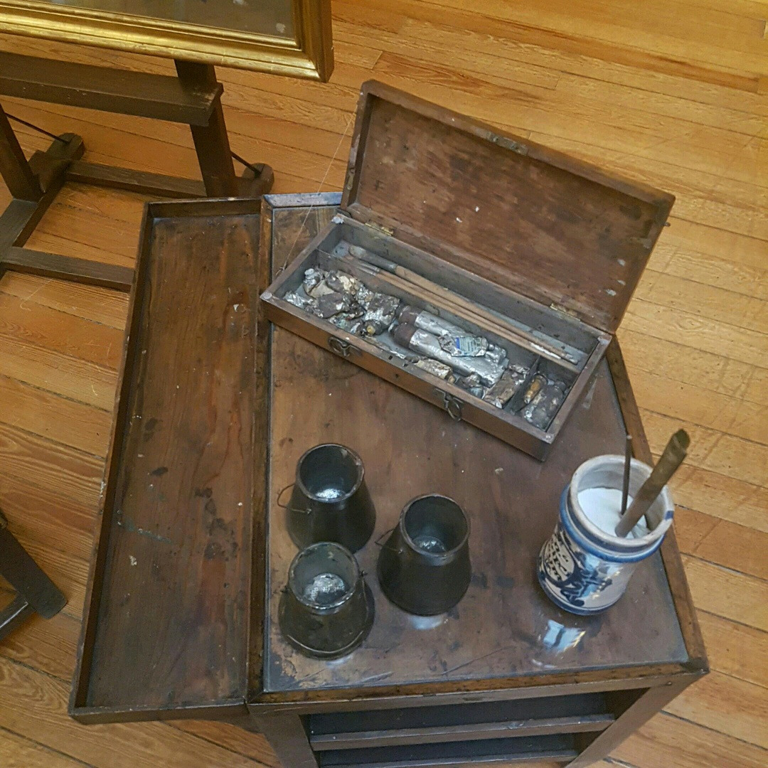 콜럼버스데이, 미술관을 가득채운 관람객.jpg