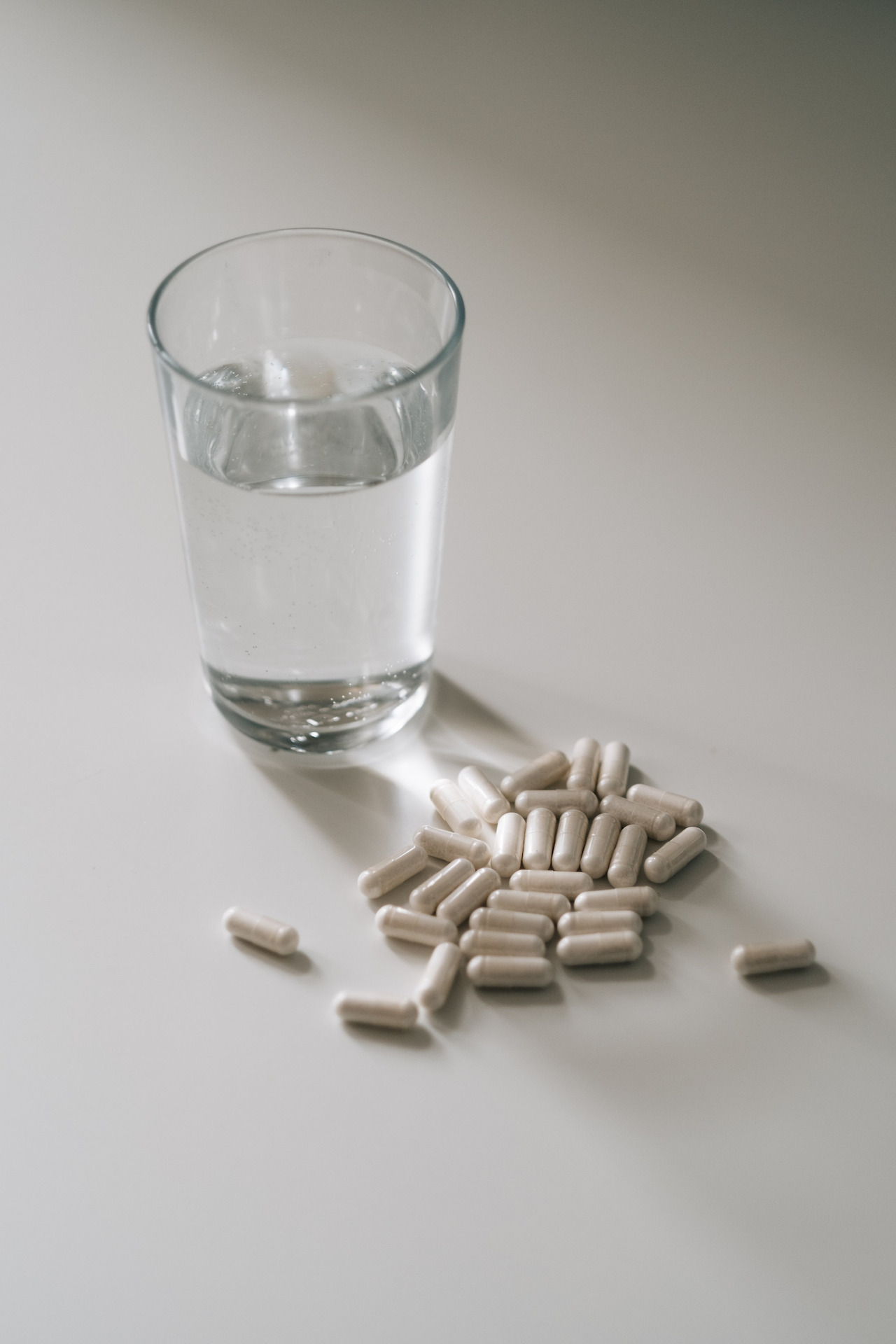 glass-of-water-and-a-pile-of-white-pills.jpg