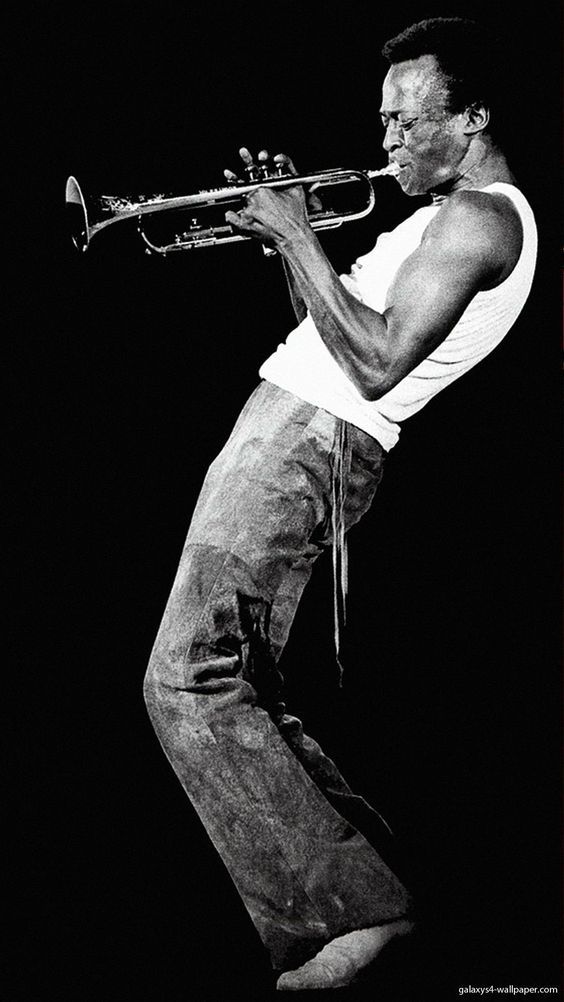 그녀는 재즈를 좋아해.jpg